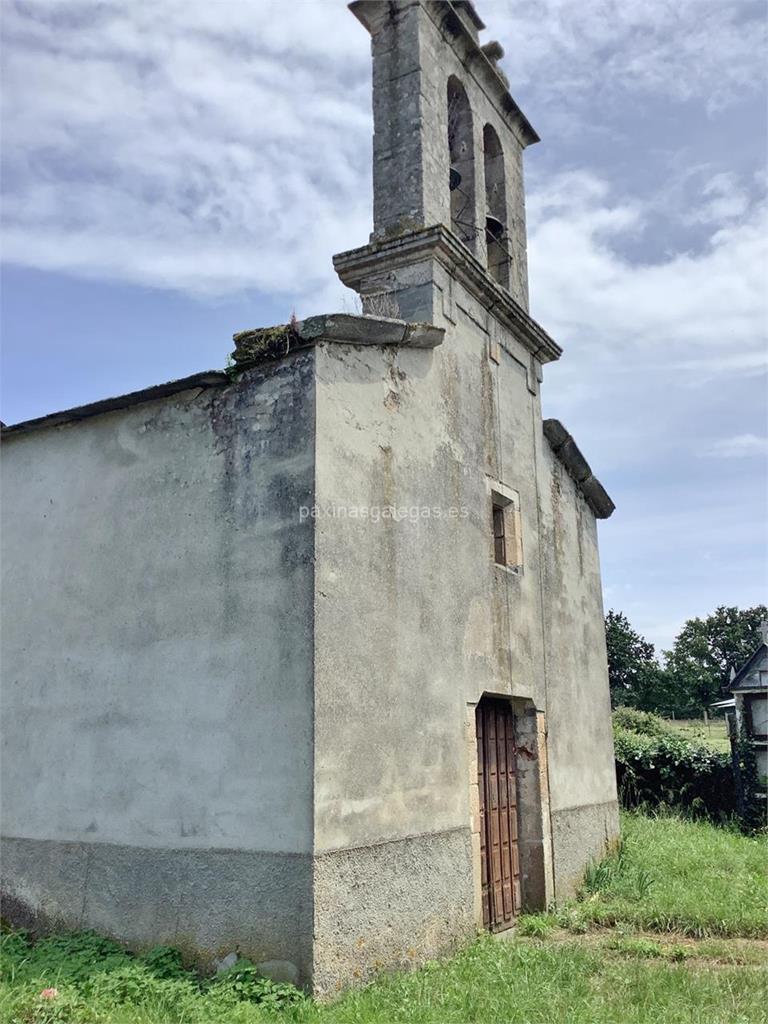 imagen principal Parroquia y Cementerio de Santiago de Freituxe