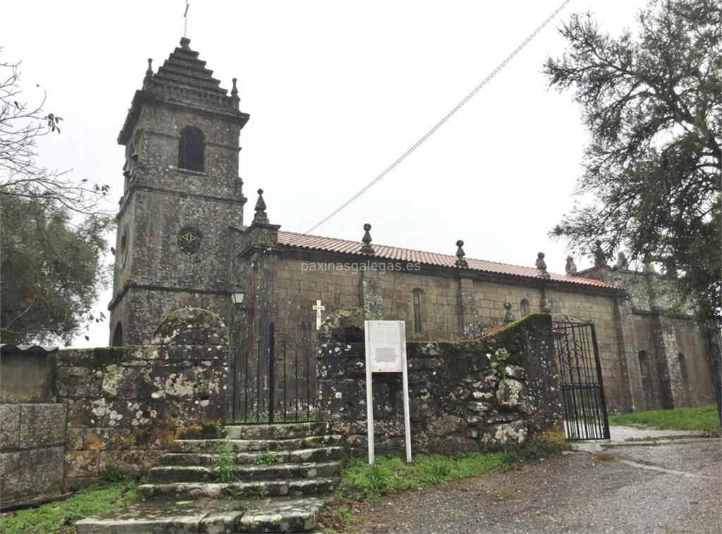 imagen principal Parroquia y Cementerio Viejo de San Martiño de Xustáns