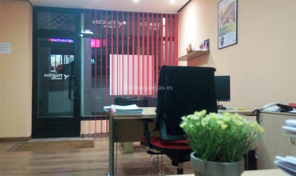 imagen principal Plus Ultra Seguros - Samuel Porto y Alba Forno