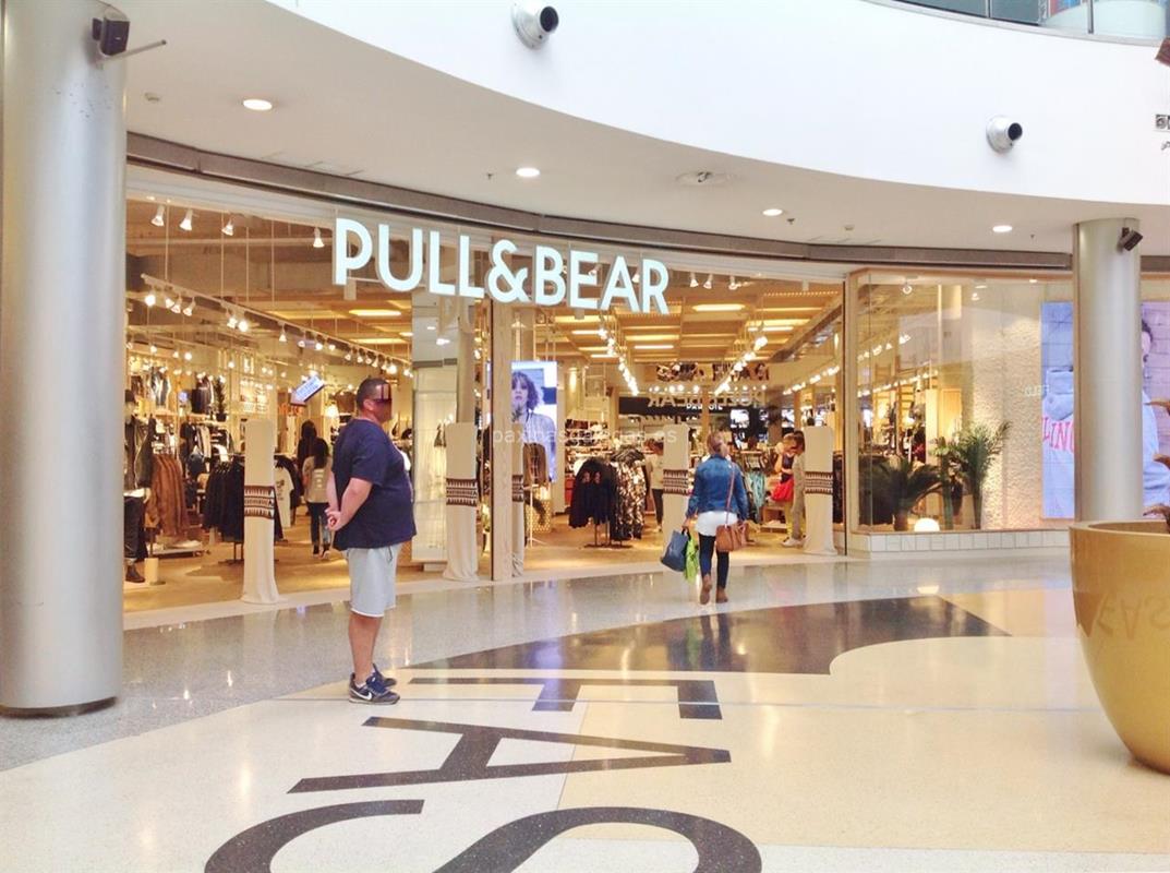 División Oficial Estrella Tienda de Ropa Pull and Bear en Narón