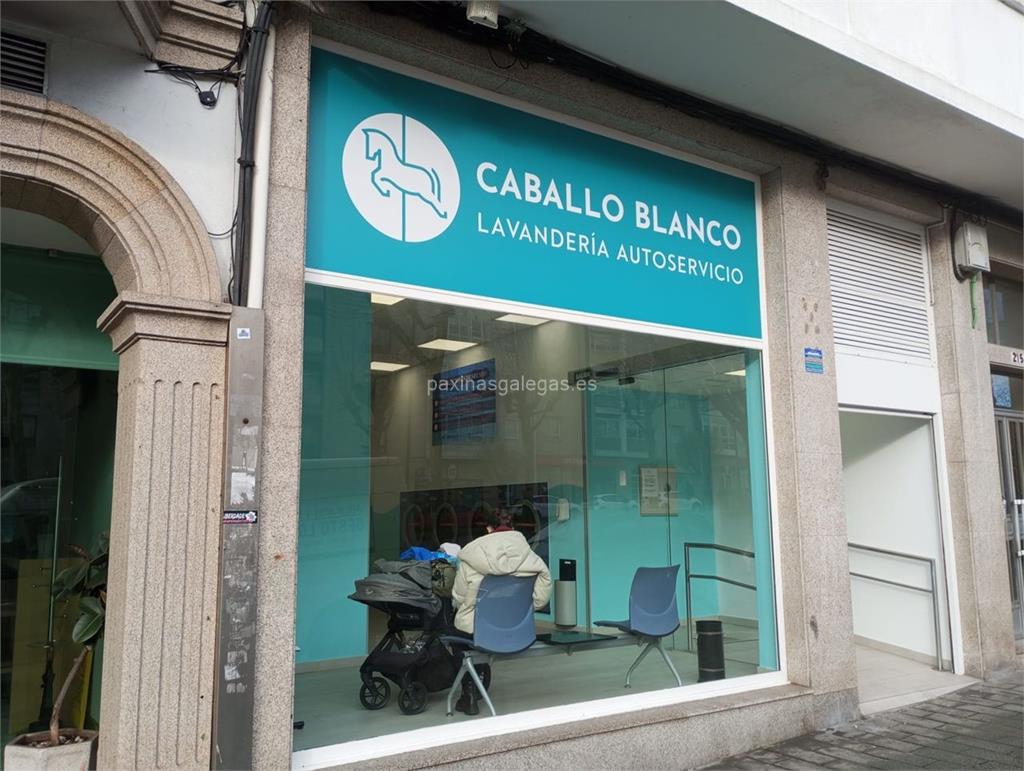 imagen principal Punto de Recogida Seur Locker (Caballo Blanco)