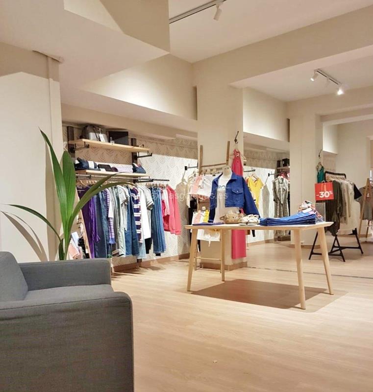Tienda de Ropa Rainbow Outlet en A Coruña (Juana de Vega, 33 )