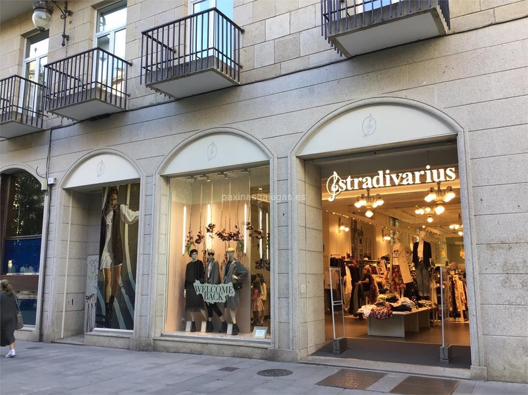 Tienda de Ropa Stradivarius en (Raíña,