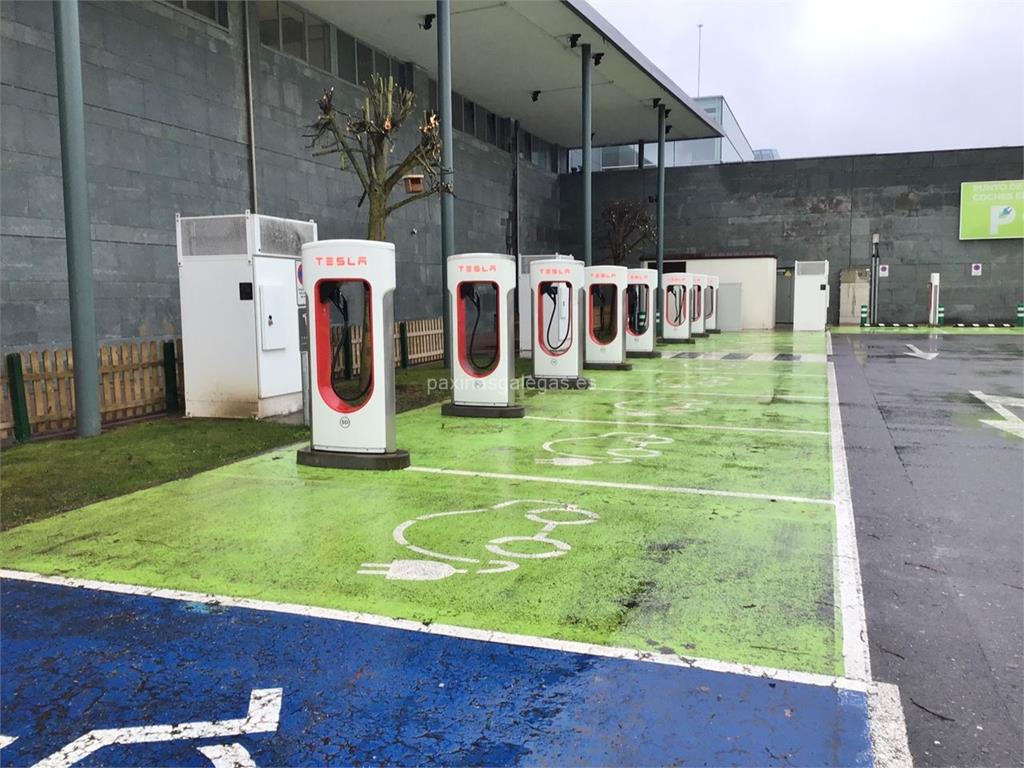 imagen principal Tesla Supercharger y Otros Centro Comercial As Termas